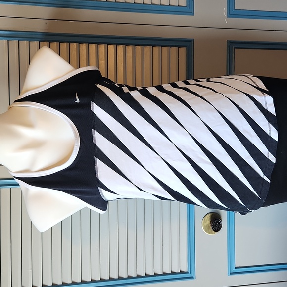 Nike Tops - Nike Black & White Racer Back Tank